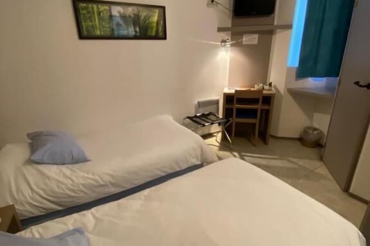 Room 9 of 19