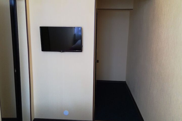 Room 4 of 62