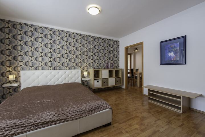 Room 13 of 140