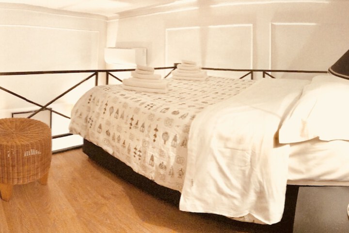 Room 6 of 33