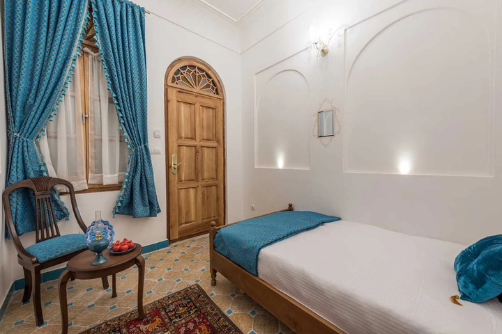 Room 4 of 12