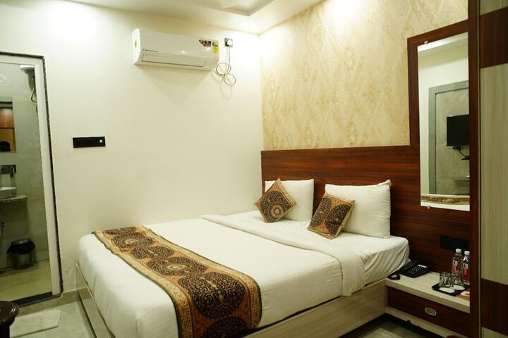 Room 5 of 25