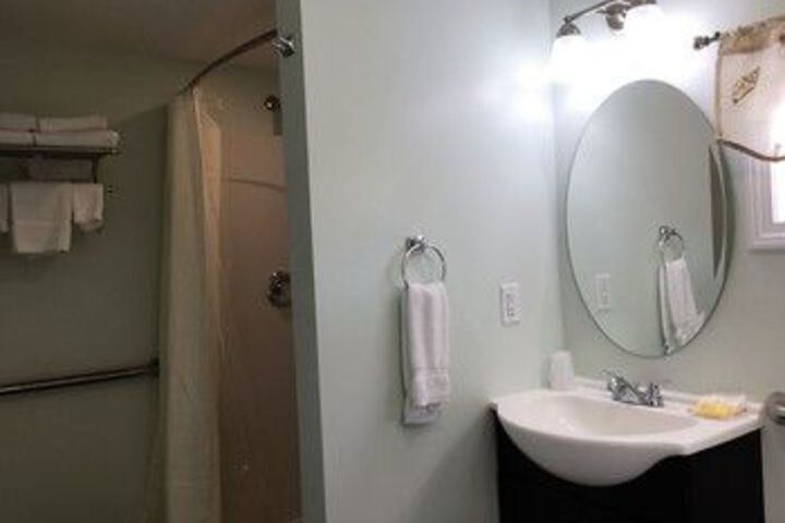 Room 4 of 28