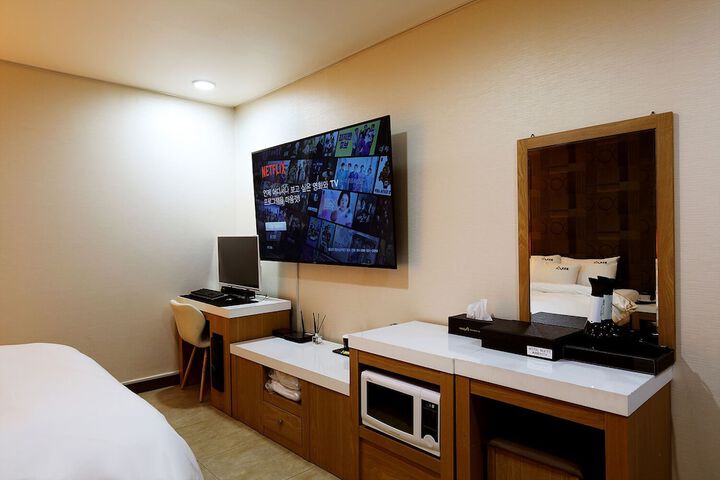 Room 21 of 47