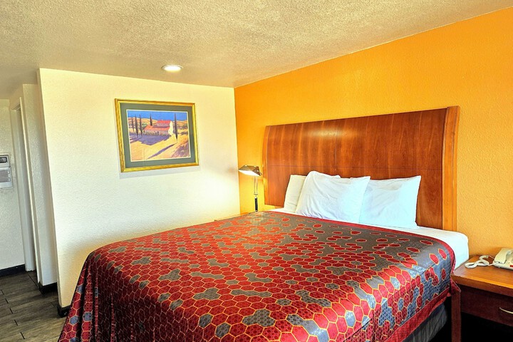 Single Queen Size Bed (5 of 11)