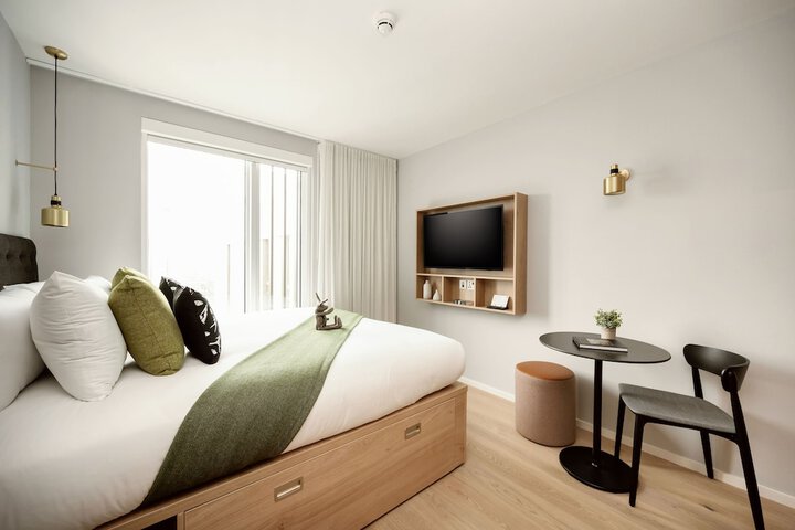 Room 54 of 82