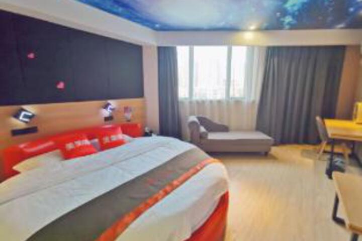 Room 6 of 7