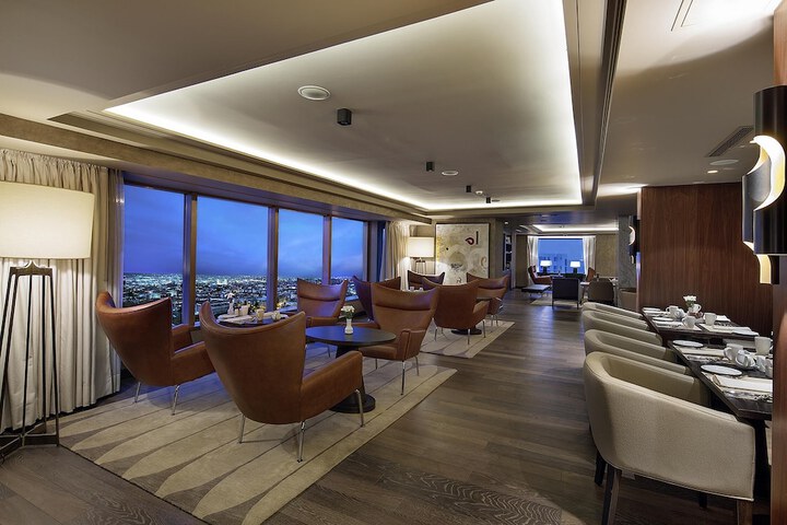 Lounge 196 of 243