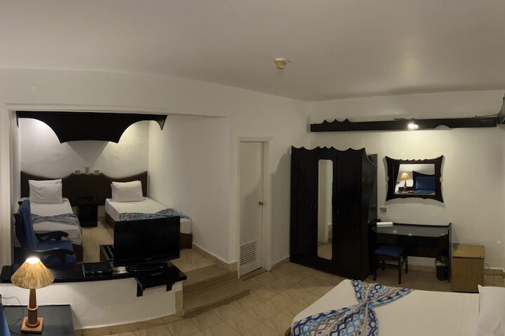Room 6 of 15