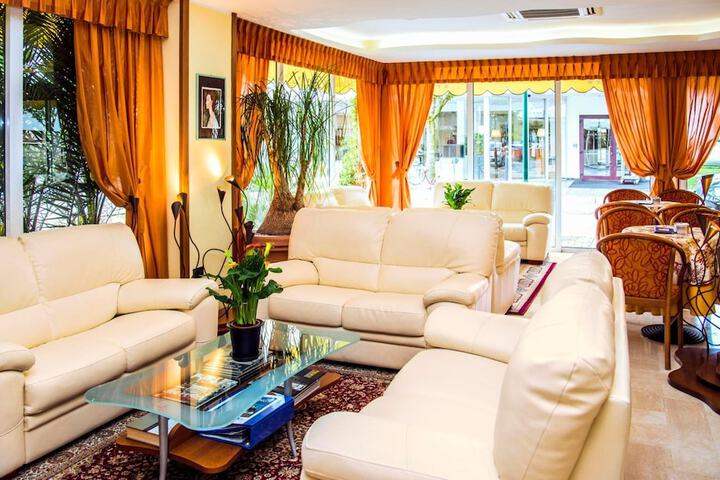 Guest Lobby