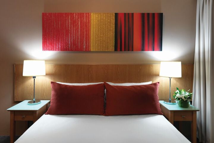 Room 9 of 33