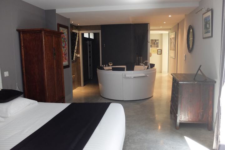 Room 9 of 53