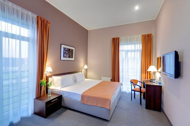 Room 7 of 65