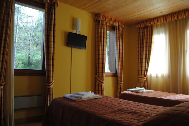 Room 8 of 18