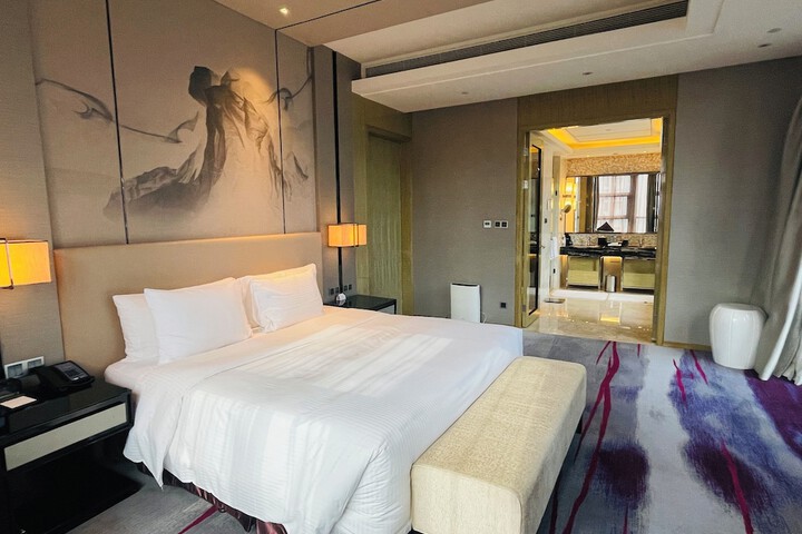Room 18 of 43