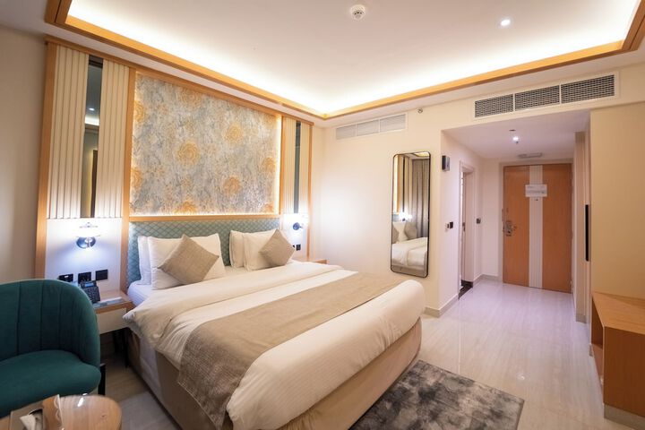 Room 8 of 42