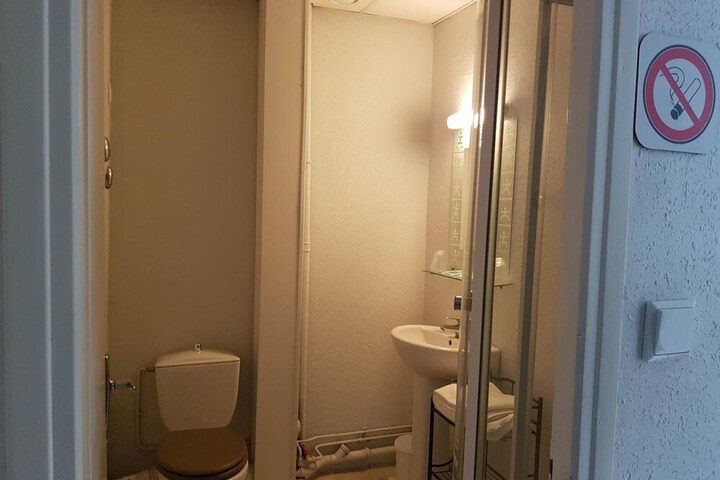 Room 34 of 69