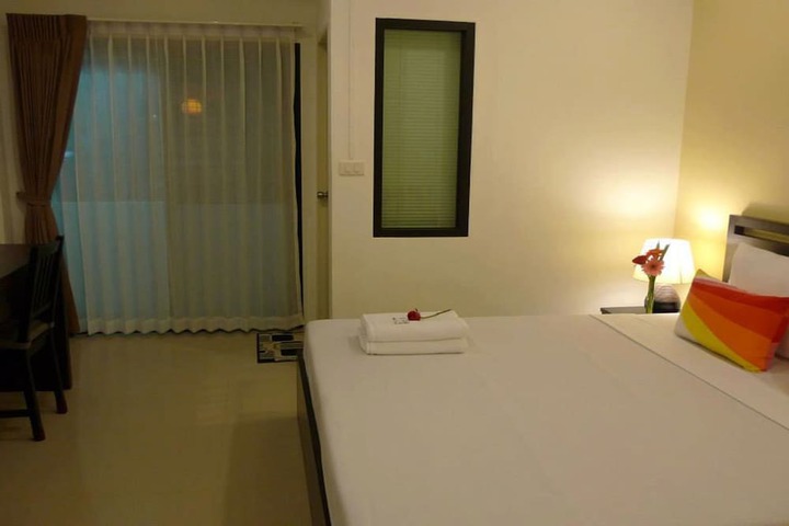 Room 5 of 10