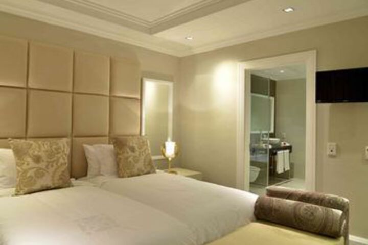 Room 11 of 36