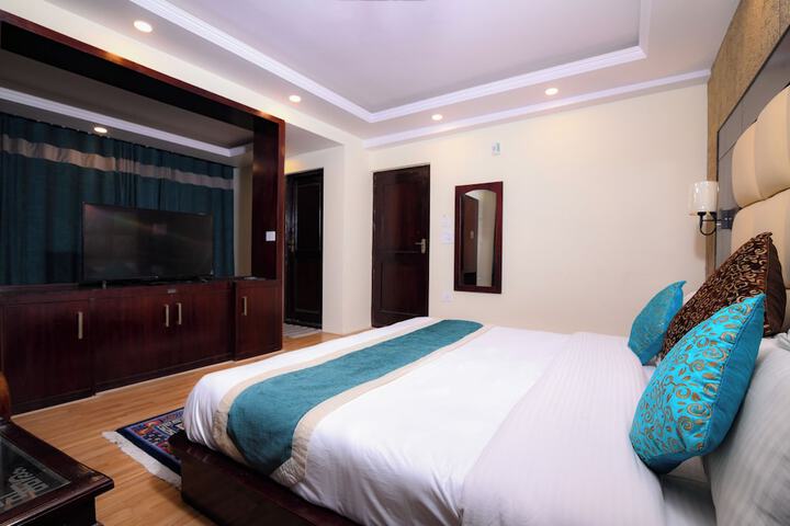 Room 6 of 25