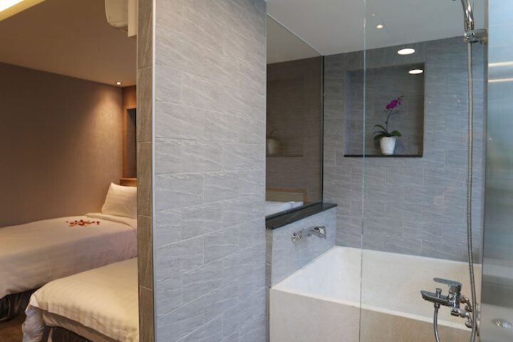Room 41 of 64