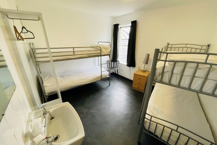 Room 5 of 33