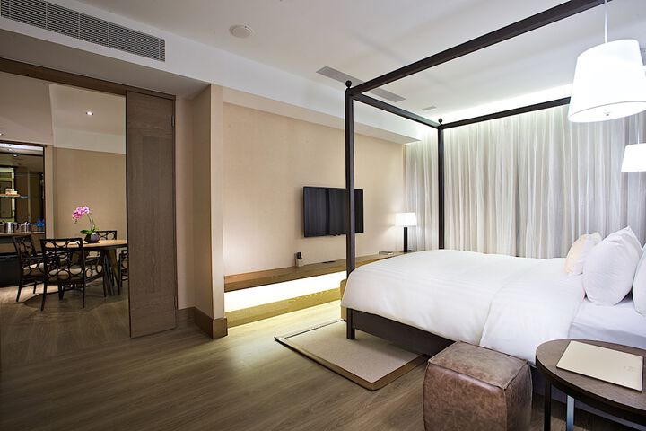 Room 5 of 97