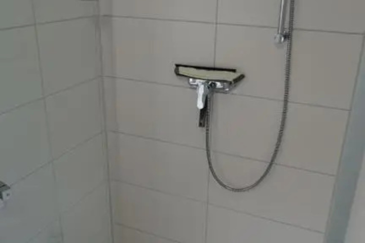 Room 8 of 11