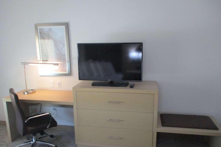2 Queen Beds Microfridge 50flat High Speed Full Breakfast (1 of 8)