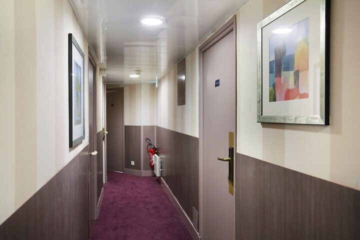 Ballroom/Hall 44 of 48