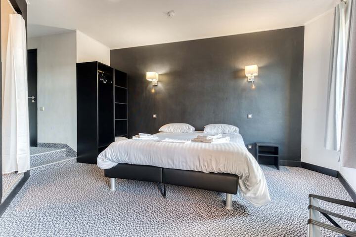 Room 21 of 49