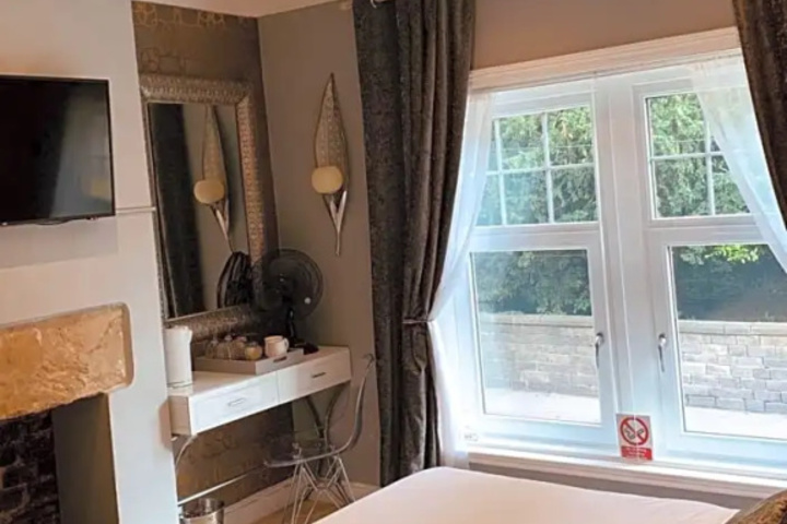 Room 2 of 6