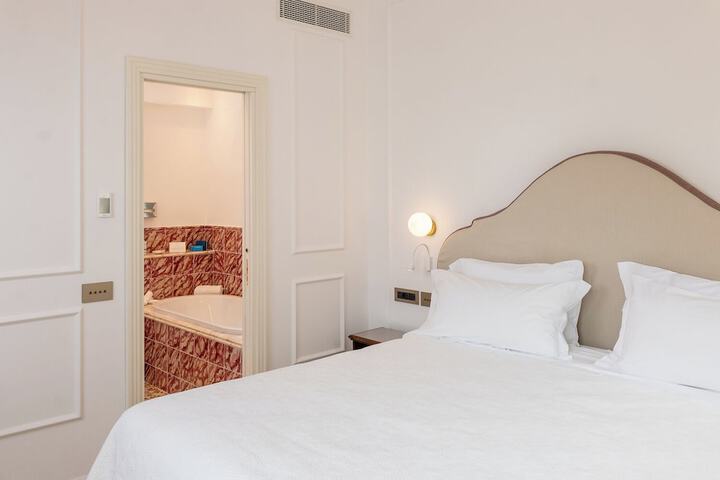 Room 47 of 164