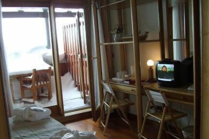 Room 7 of 28