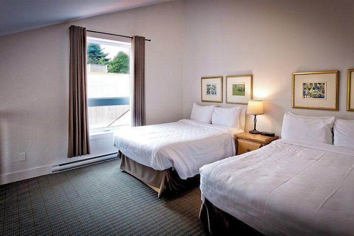Standard Room, King or Two Doubles (8 of 12)