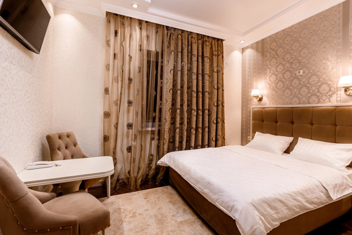 Room 7 of 14