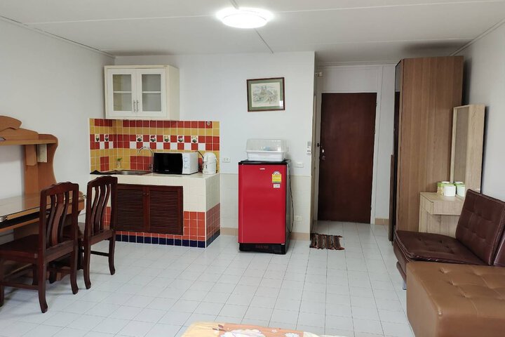Room 10 of 16