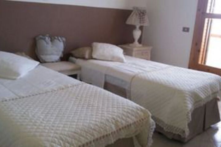 Room 16 of 27