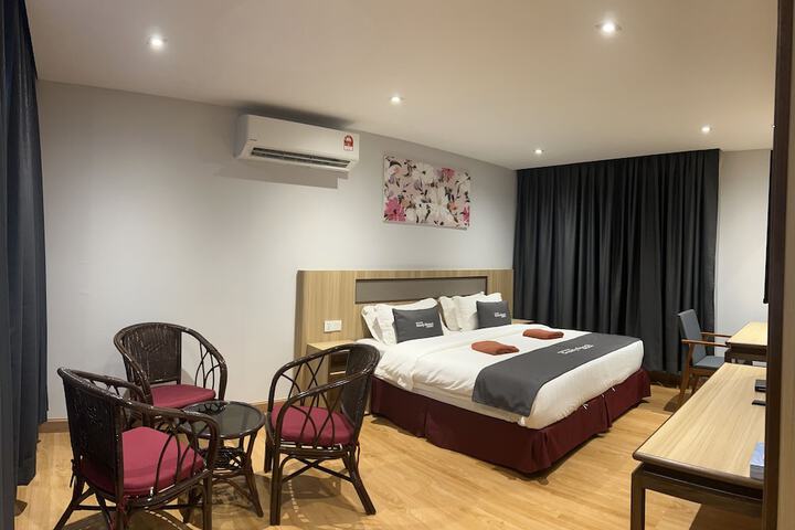 Room 11 of 36