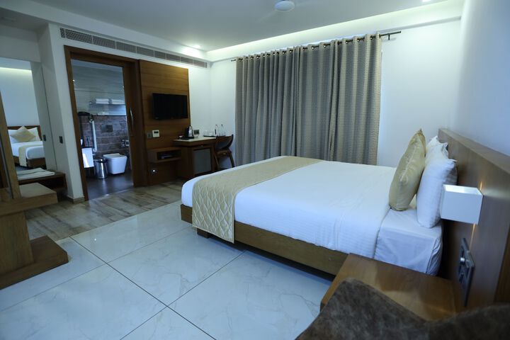 Room 3 of 8