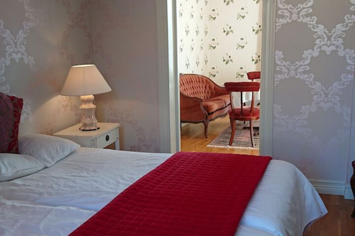 Room 9 of 334