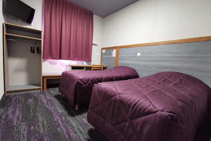 Room 10 of 37
