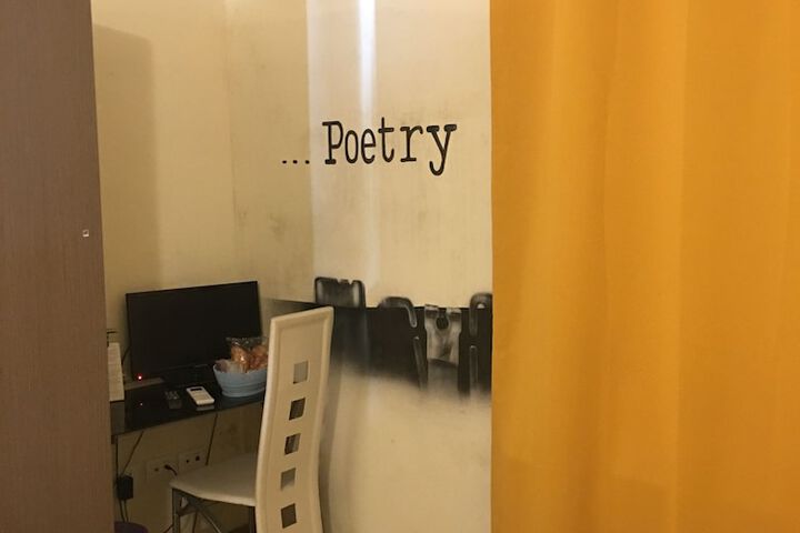 Room 16 of 42