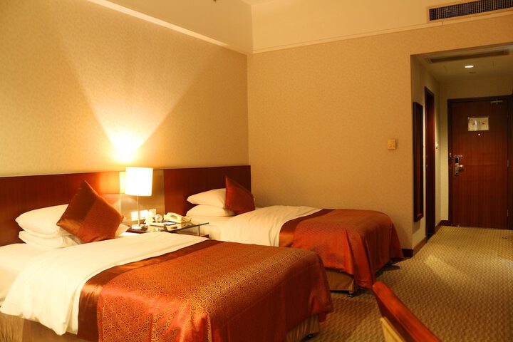 Room 6 of 38