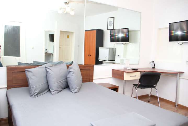 Room 7 of 32