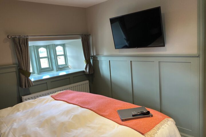 Room 4 of 23