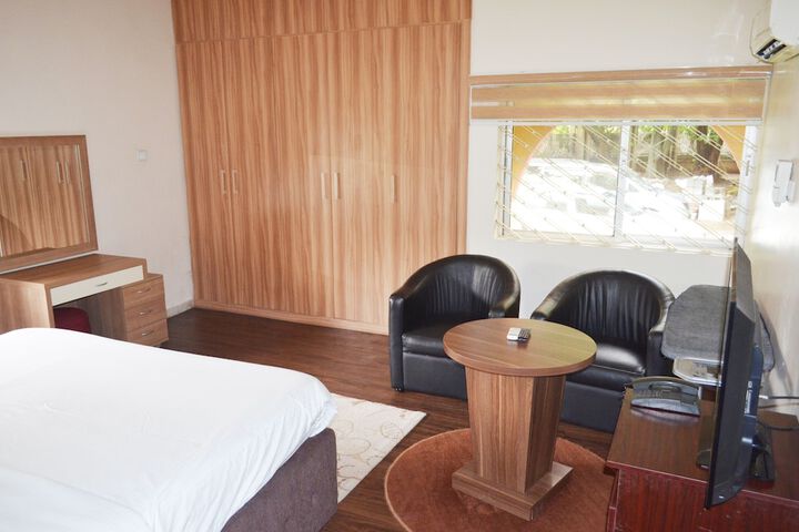 Room 14 of 32