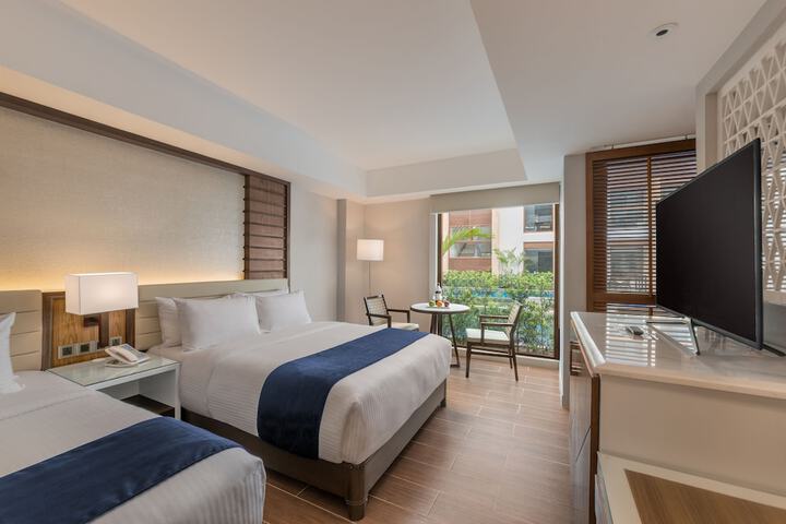 Room 6 of 25