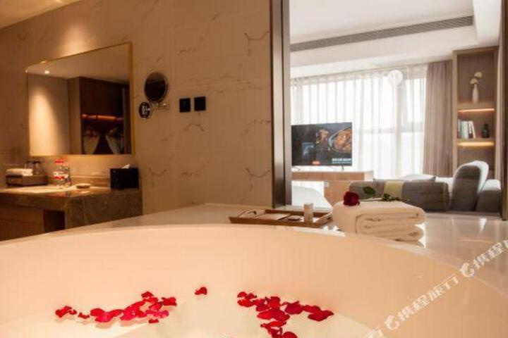 Your Moving Hotel