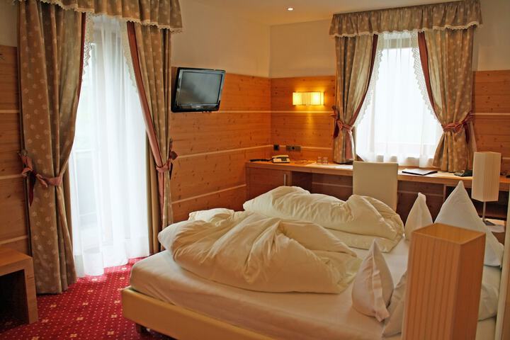 Room 8 of 37